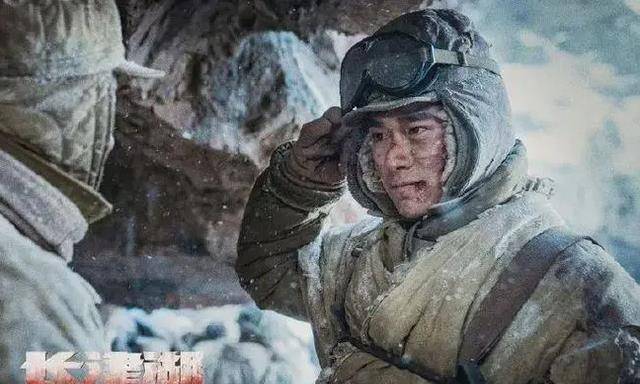 原创北极熊团团长倒下为何伍千里不让弟弟补枪事实证明这样真高明