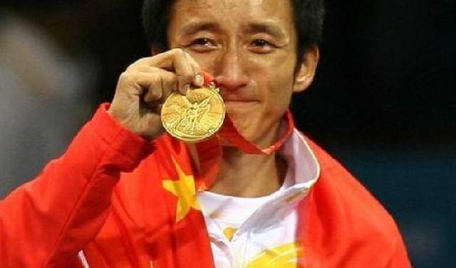 邹市明两次卫冕奥运冠军成为职业拳王和分手23次的女友结婚