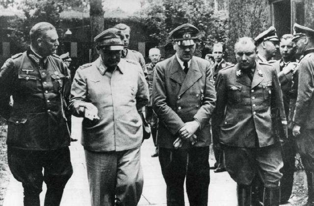本该坚守柏林却带兵逃跑,只为不被苏军俘虏_沃尔特·温克_盟军_集团军