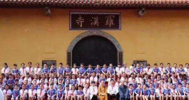 原创2008年法师打破佛门清规烹肉煮蛋迎108名孕妇在罗汉寺产子