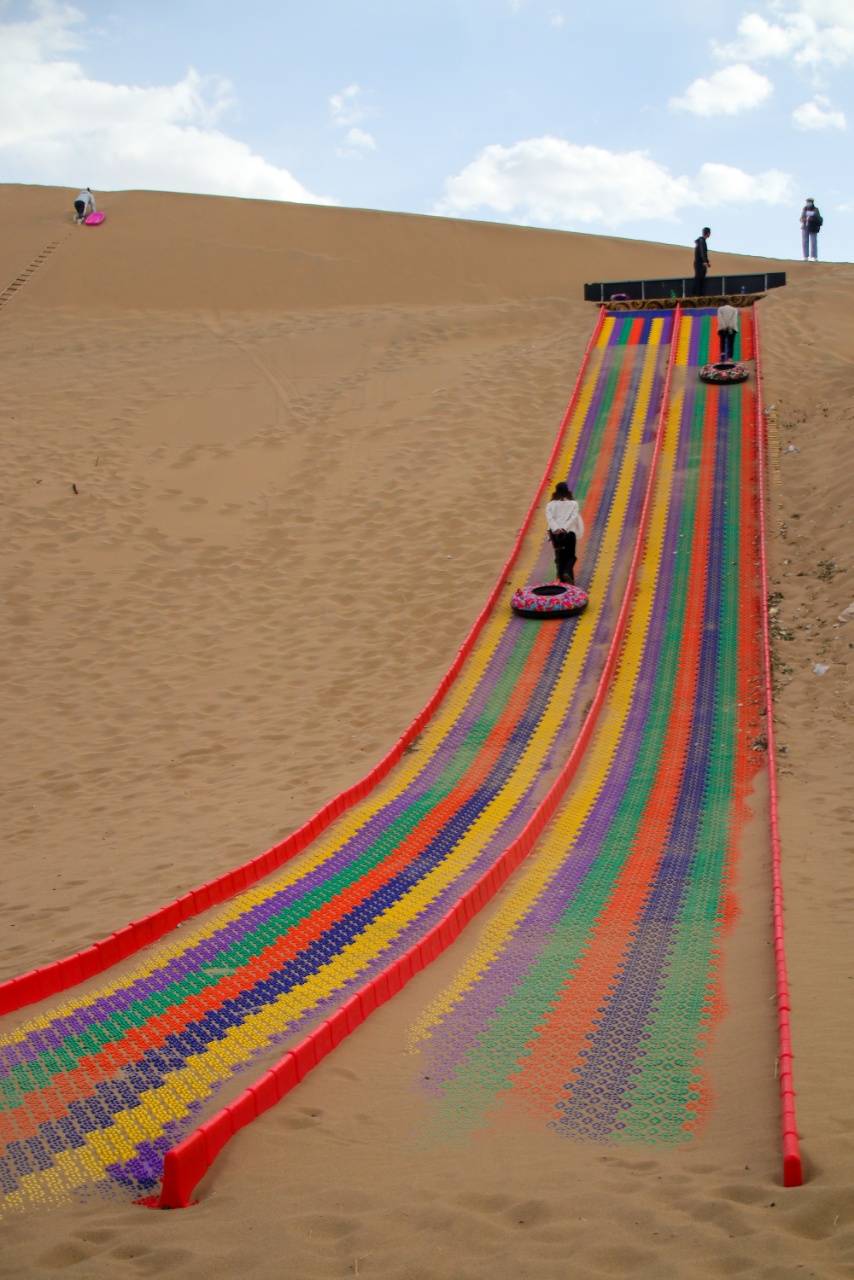 海盗船可以体验,不限次数,体验完之后我们玩了七彩滑道,非常刺激