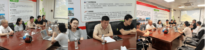 随后,广大商贸城皮具中心副总张伟陪同石总一行到广大外贸皮具服装城