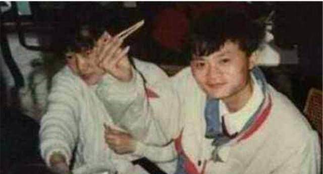 他是高考的奇迹数学1分考了3次才上大学如今身家2000多亿
