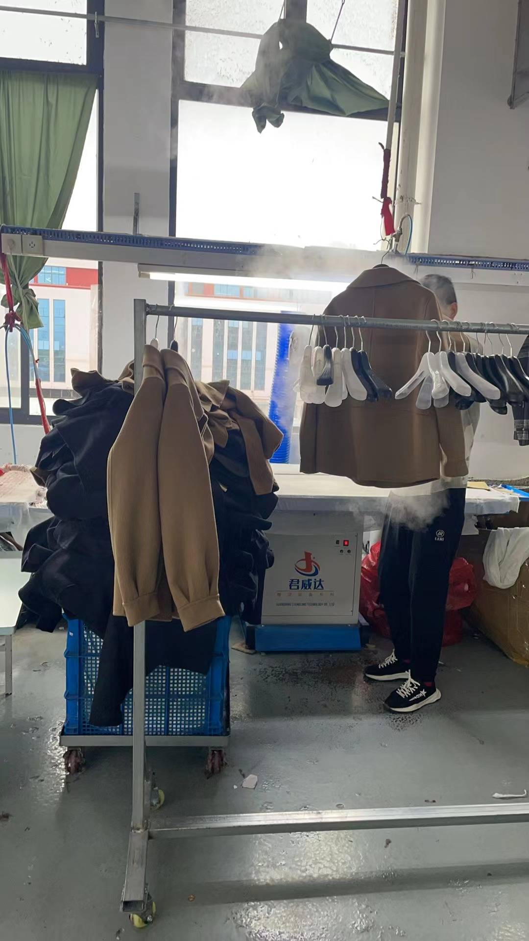 江苏省昆山市巴城镇美博羊绒大衣,专业打造羊绒服装,高品质!