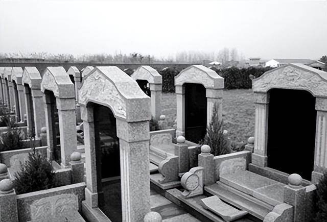 原创湖南深山有一座活人墓墓内机关重重居住着一位96岁老人