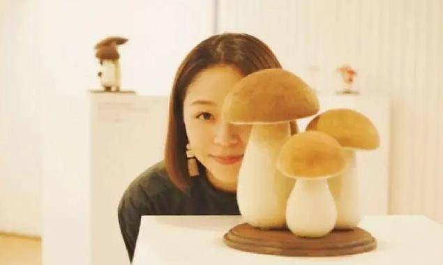 原创北京姑娘殷越宅家11年与社会脱节多年无社交如今却爆红国内外