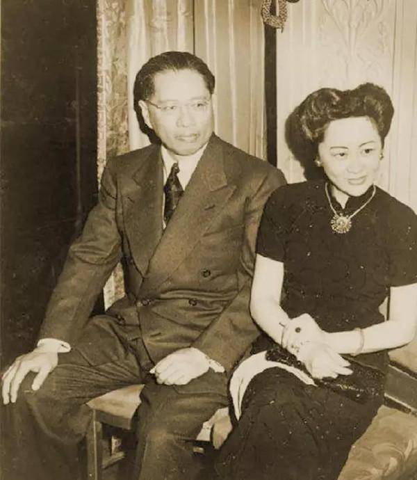 发迹前他追求名门闺秀,发迹后他娶了绝代美人,恋人白等他10年_宋子文