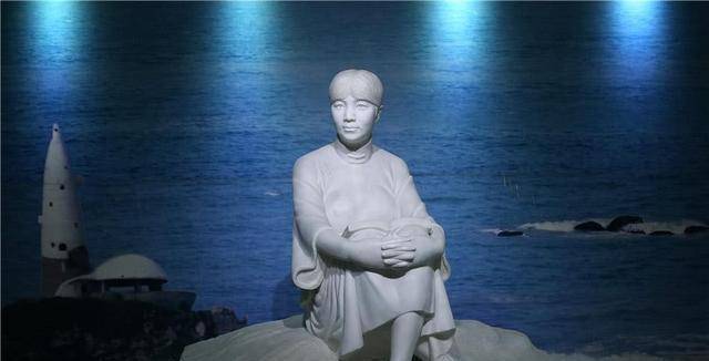 原创著名作家冰心去世孙子为何在墓碑上涂教子无方枉为人表