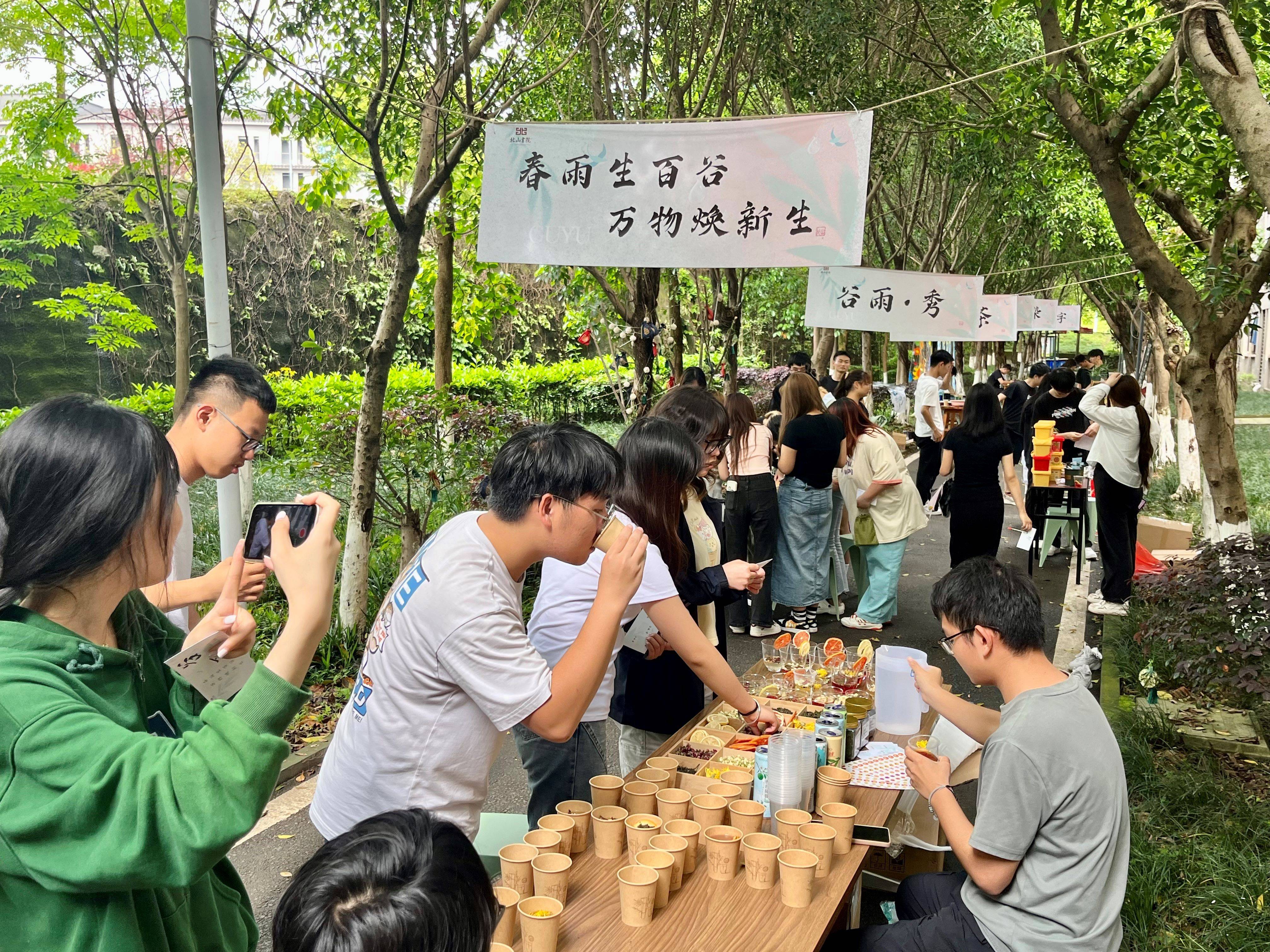雨生百谷万物更新移通学子揽尽校园暮春隽永感知传统文化魅力