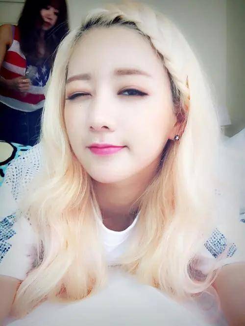 apink尹普美和黑眼必胜rado:音乐桥梁见证爱情力量