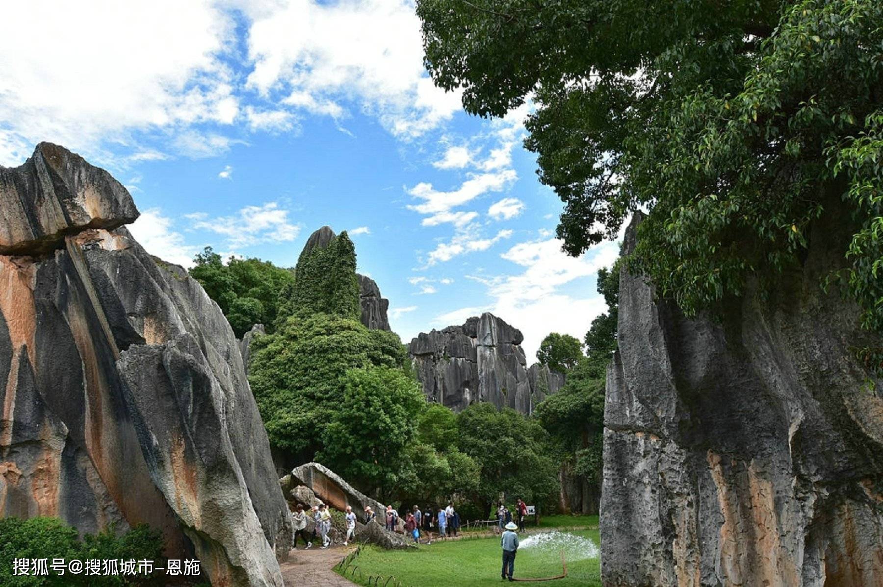 丽江旅游攻略本地团必去十大景点,云南旅游少走弯路,不花冤枉钱!