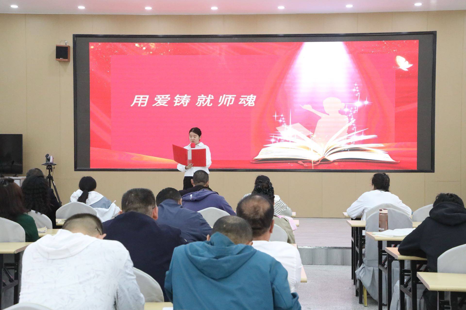 轮台县第二中学开展师德师风演讲比赛