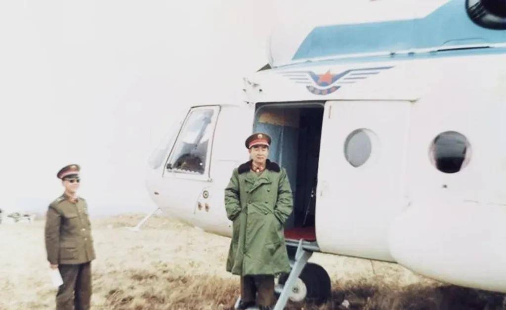 1992年,张震卸任国防大学校长,继任者是谁?二野出身的一代名将