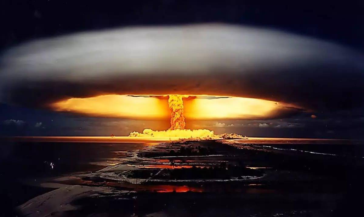 世界历史上3次神秘灾难:1次发生在中国,数万受害者衣服瞬间消失_核爆