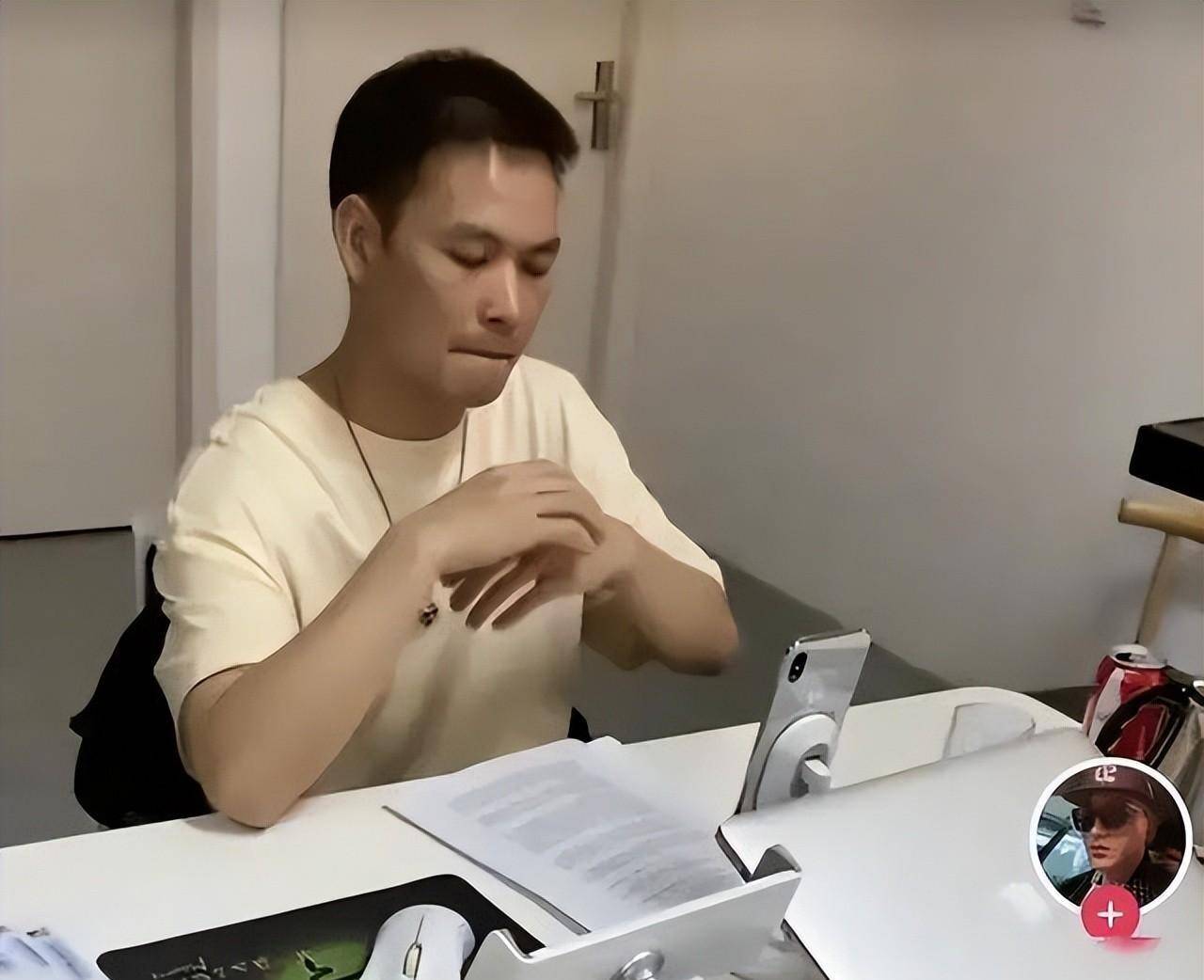 纪实:25岁女网红婚礼当天,前任兼老板爆出她浪荡史:整容十几次