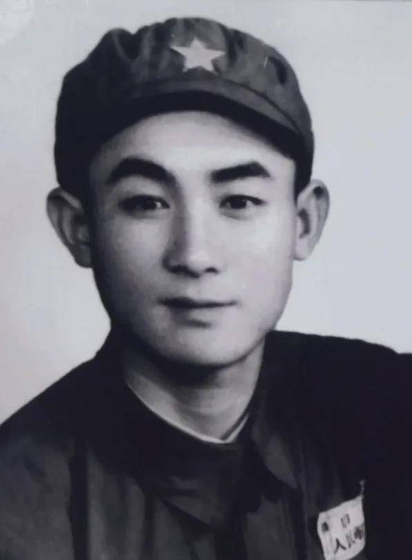 1992年,张震卸任国防大学校长,继任者是谁?二野出身的一代名将