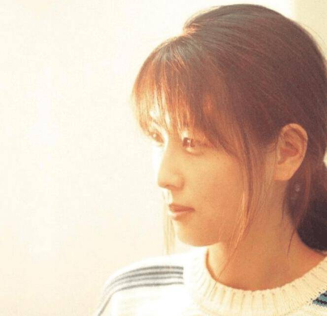 坂井泉水:唱柯南主题曲,一生亮相7次,39岁患癌40岁跌倒去世