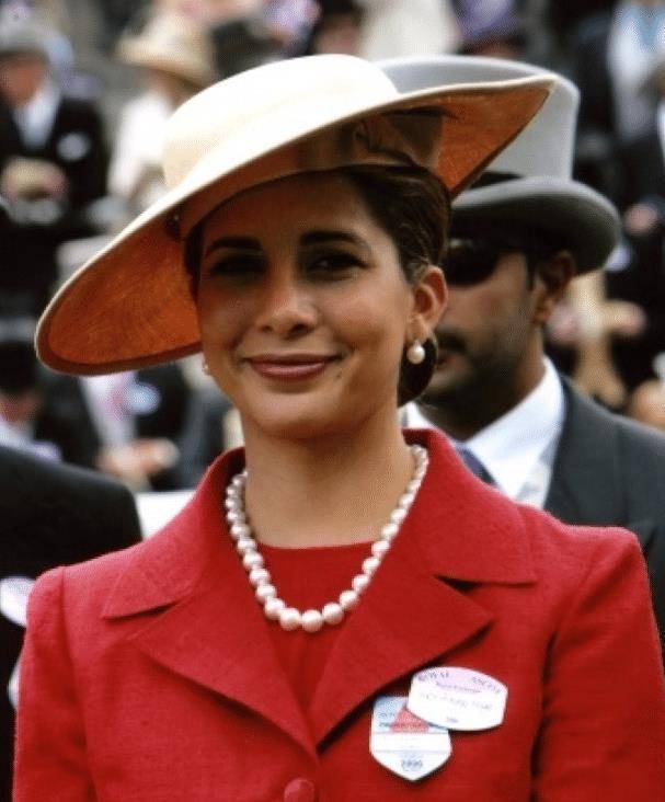 迪拜大王妃:深藏后宫42年,生12子稳坐中宫之位,约旦公主斗不过_谢赫