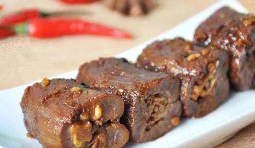 奇才戴文军,靠"偷师"反超周黑鸭,年赚40亿,全国门店上万家