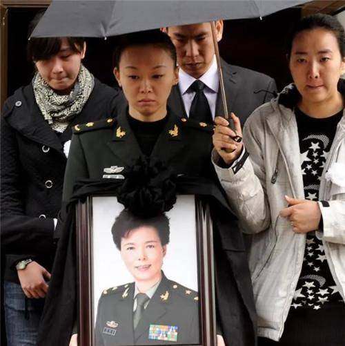 她是女排5连冠功臣,退役后患癌症病逝,火化发现骨灰有多枚钢钉_陈招娣