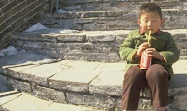 42年前,因在长城喝可乐而火遍世界的"可乐男孩",后来怎样了?