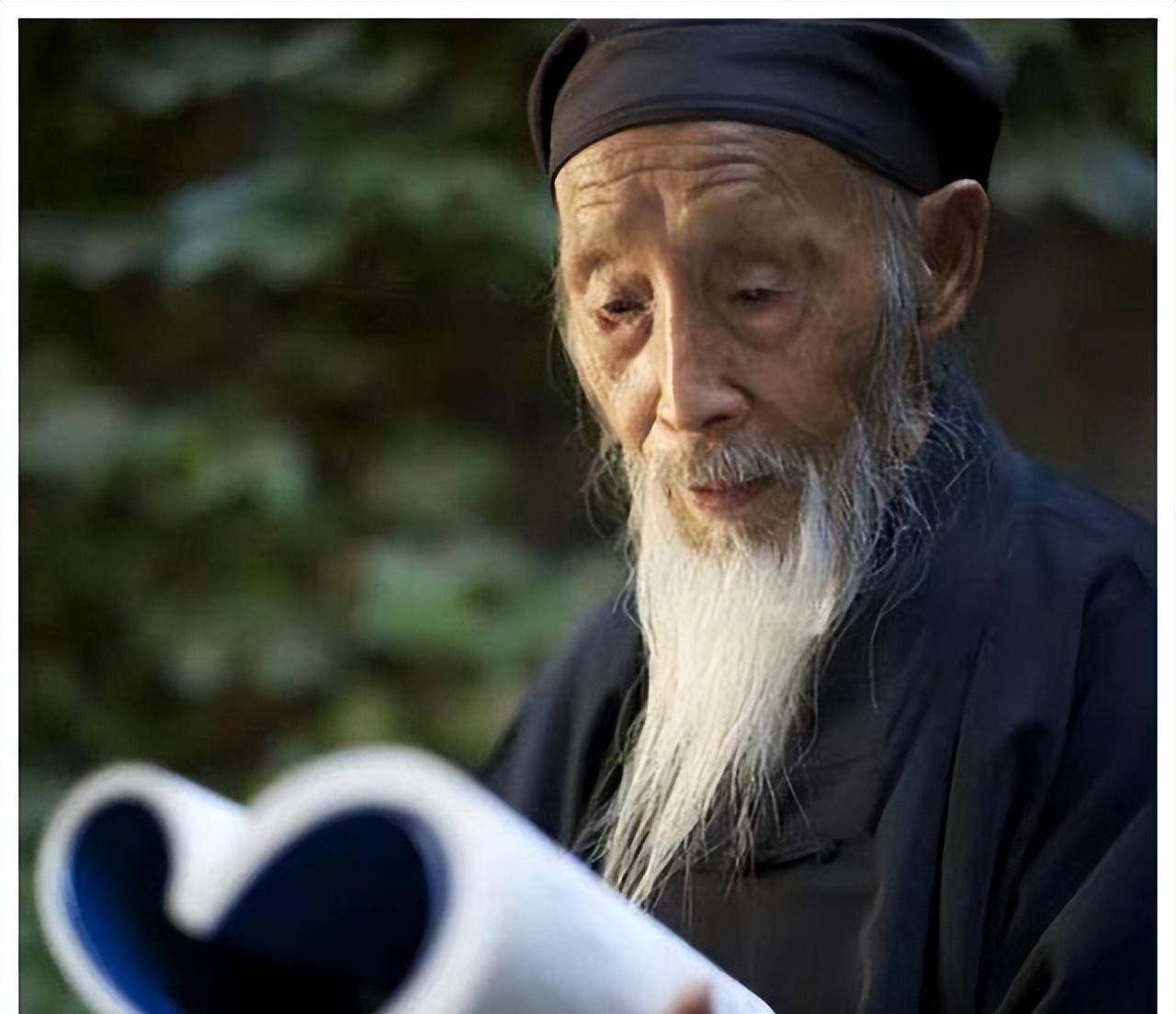 张至顺道长活到103岁,家徒四壁被告贪污,村长:贪污多少我们还