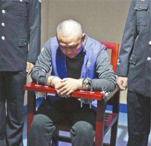 他亡命天涯16年,娶4位妻子生12个子女,靠赃款打拼出几个亿身家