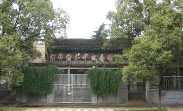 工在山中拾到一枚印章,公安得知后调3卡车人手搜山_桃仁_郭兴_什么