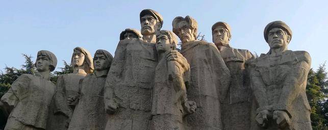 徐楚光:成功策反"余则成",潜伏敌营18年,牺牲时年仅39岁