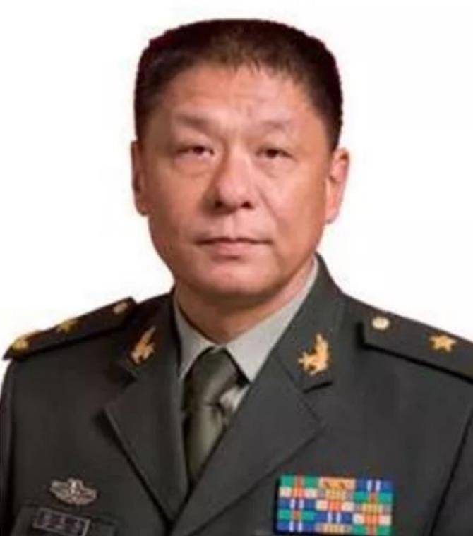 长津湖战役靠奇招御寒,没被冻伤的营教导员迟浩田,后来成就如何