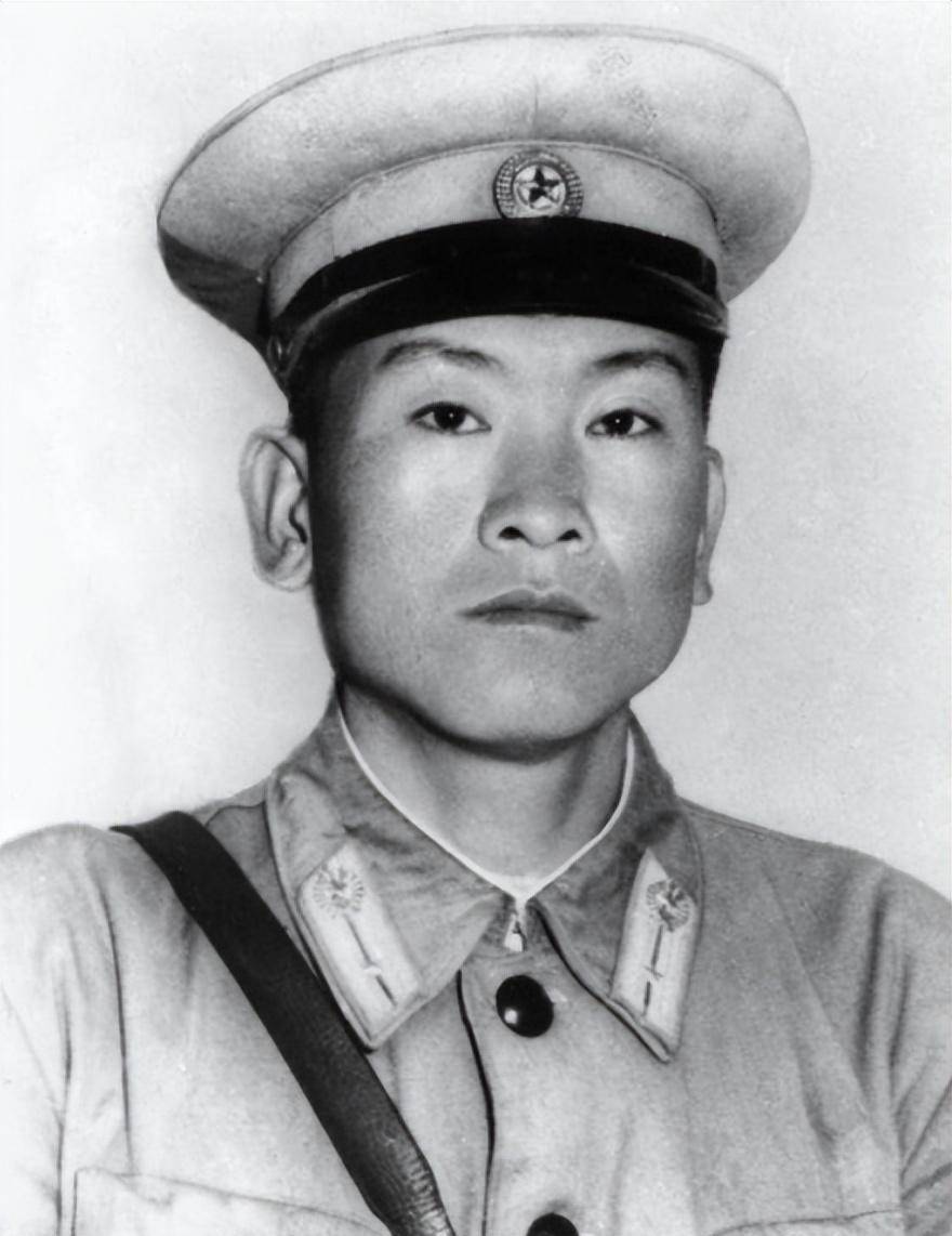 图|崔莹1951年7月,罗盛教随志愿军47军141师进入临津江以东的驿谷川一