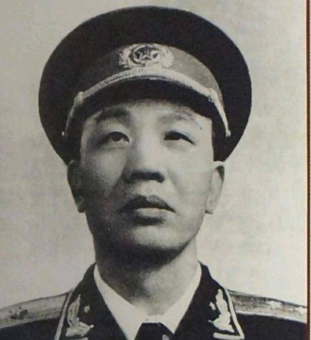原新疆司令员刘万龙图片