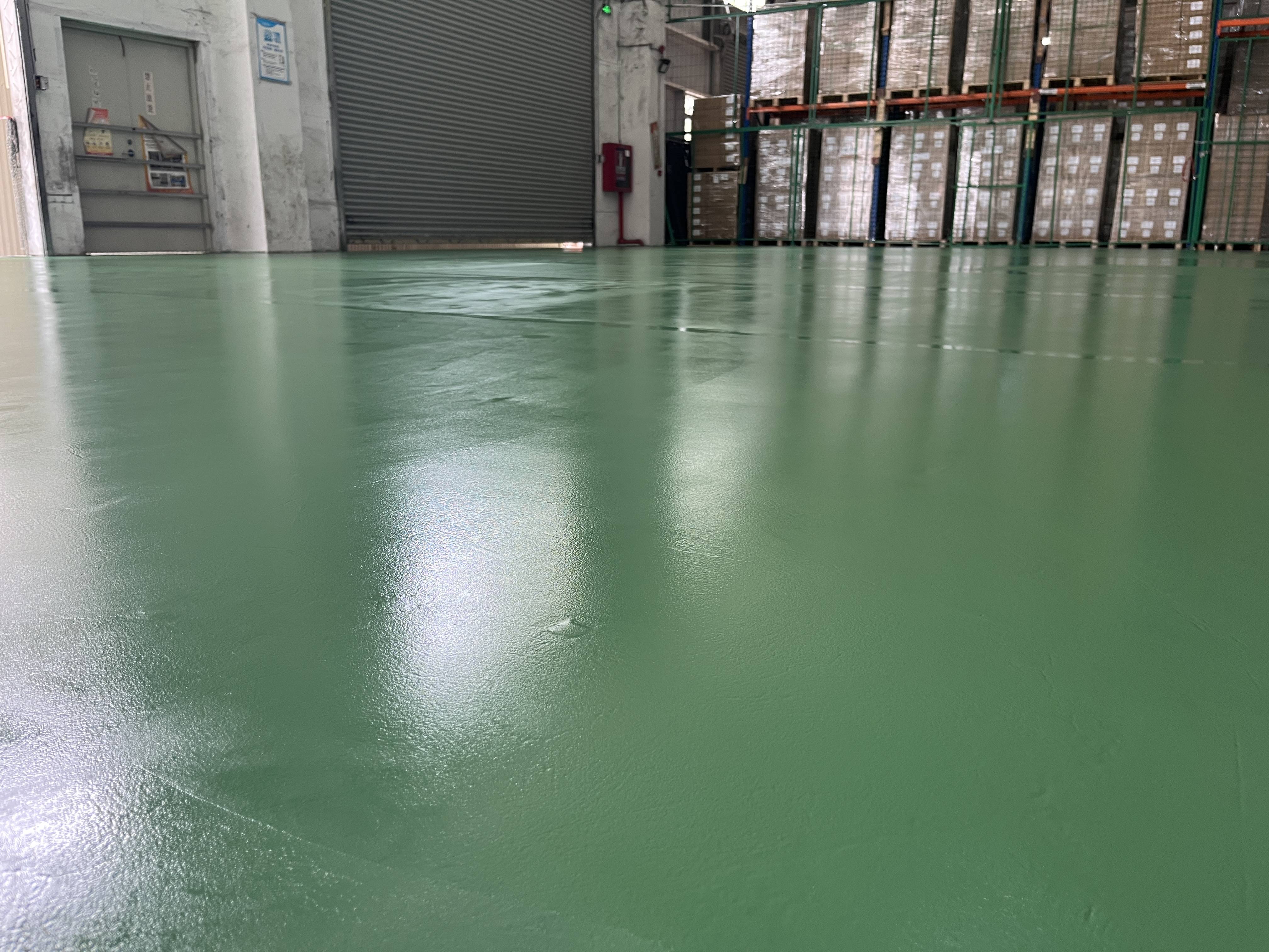 车间做聚氨酯超耐磨地坪图片