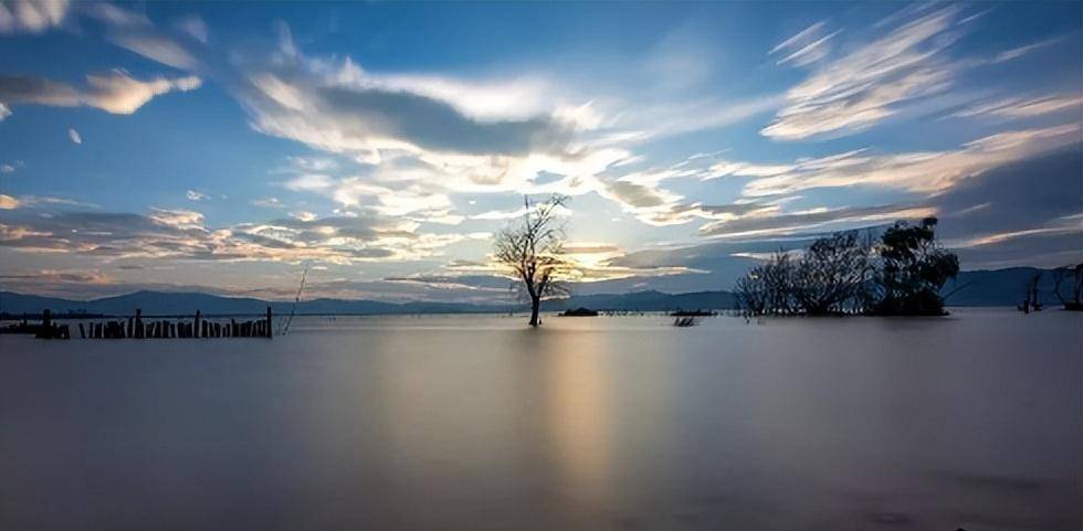 杞麓湖位于玉溪市通海县,是云南高原九大湖泊之一,也是通海人民的母亲