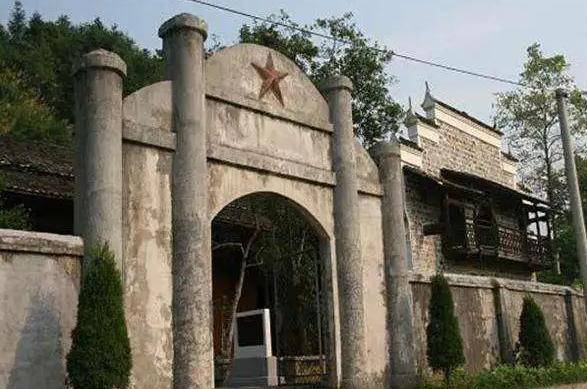 工在山中拾到一枚印章,公安得知后调3卡车人手搜山_桃仁_郭兴_什么