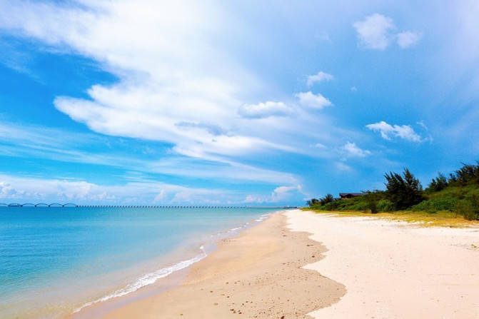 第三天,我们将继续探索北海的美丽风光.