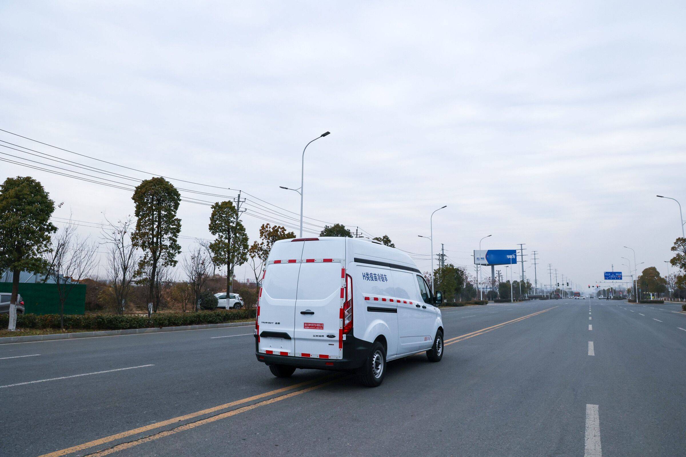 2米3江铃福特新全顺v362柴油冷藏车