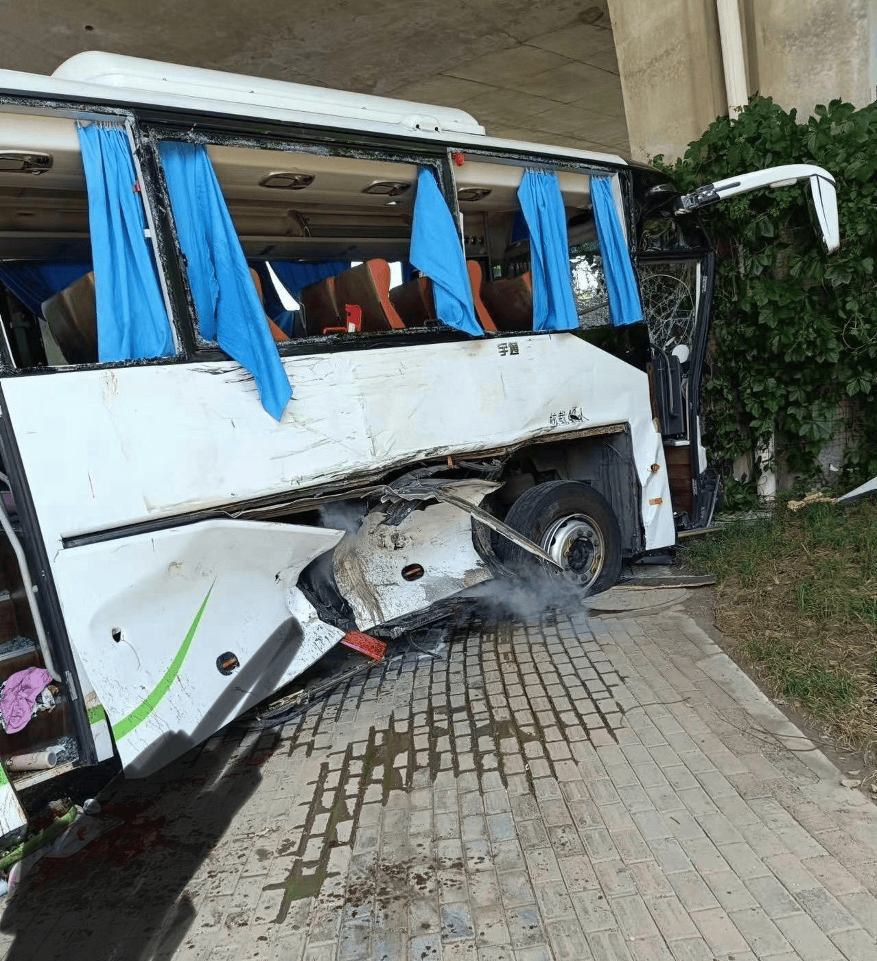 南通重大交通事故后续:疑红绿灯故障交管负全责,评论区炸了_网友_渣土