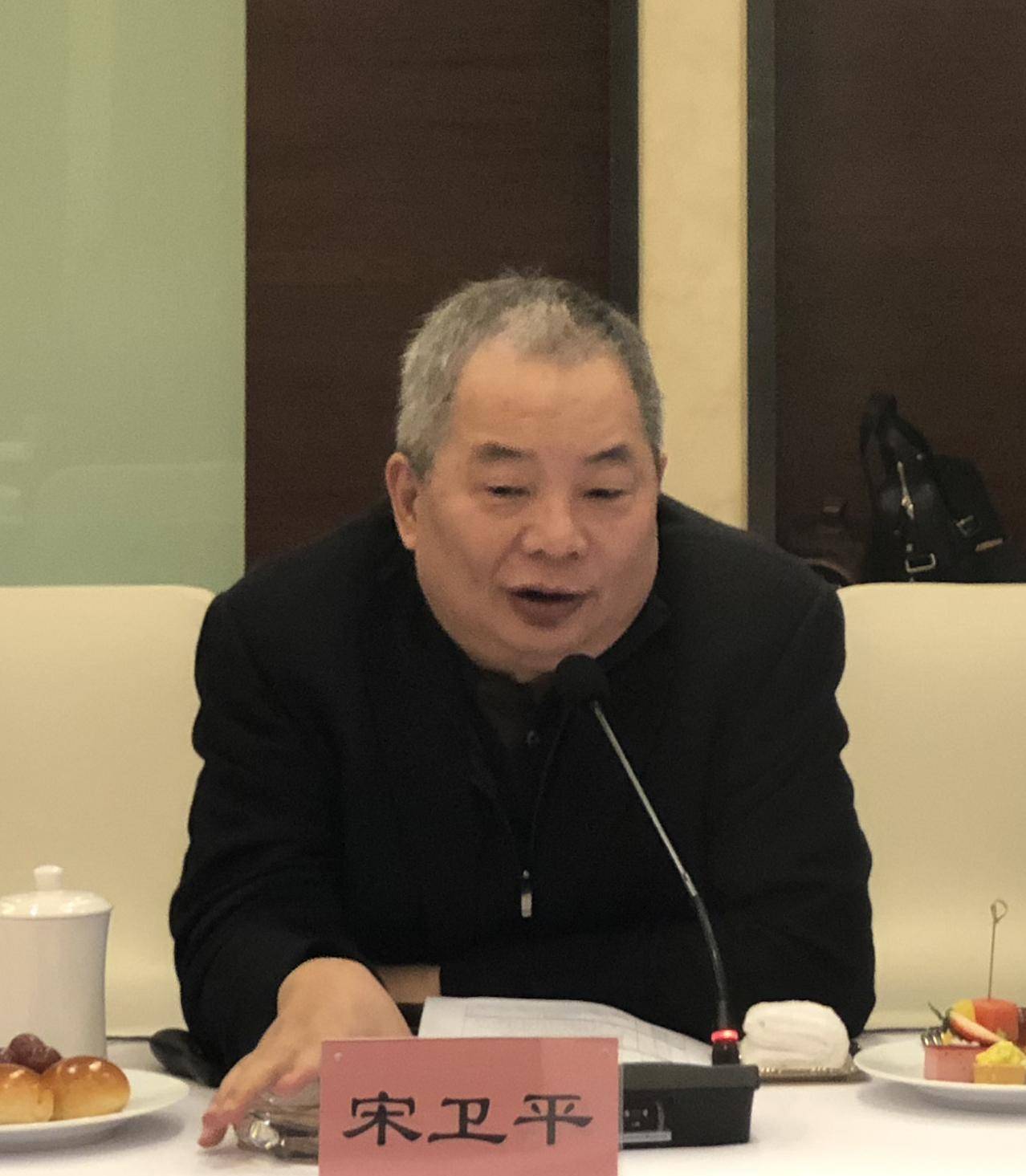 一代房地产大佬谢幕:借15万造2700亿帝国,曾号召足坛打黑