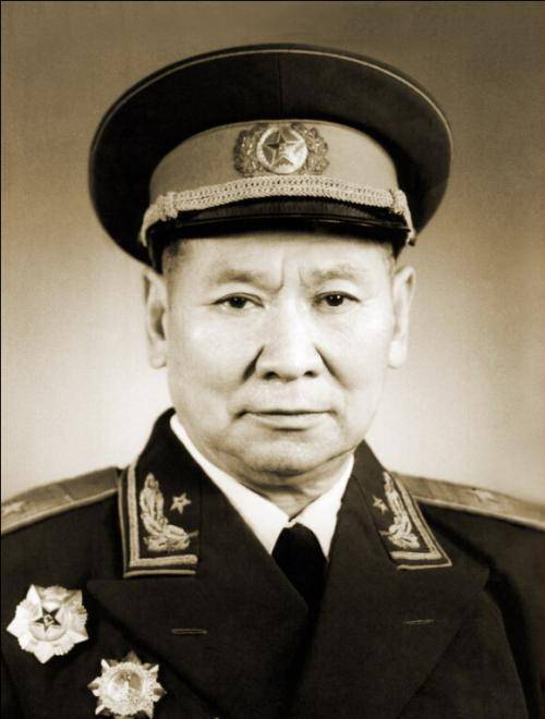 张广才在在鄂豫皖时期,他就担任了团政委,当时的职