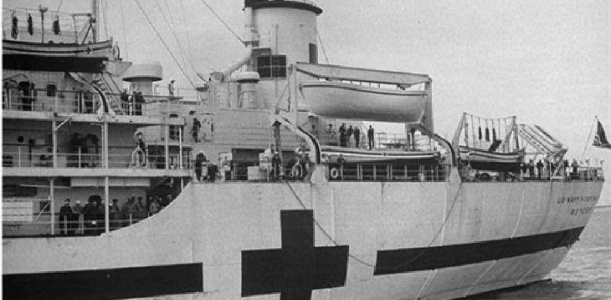 万吨级重巡洋舰"伦敦"号与护卫舰"黑天鹅"号赶到,新一轮的战斗爆发了