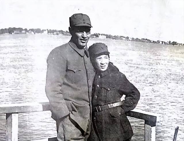 朱瑞很长时间都走不出失去妻子和孩子的悲痛中,可能是上天怜悯朱瑞,在