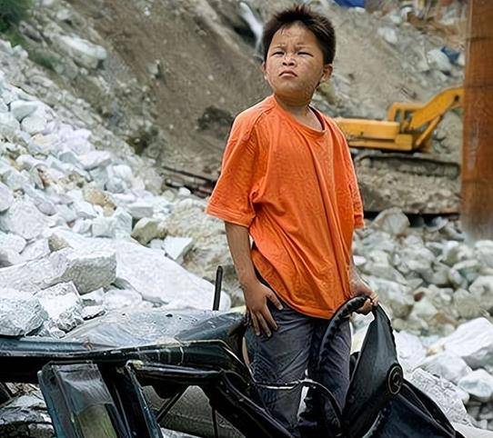 2008年的抗震小英雄林浩,当真成了大家口中的伤仲永吗