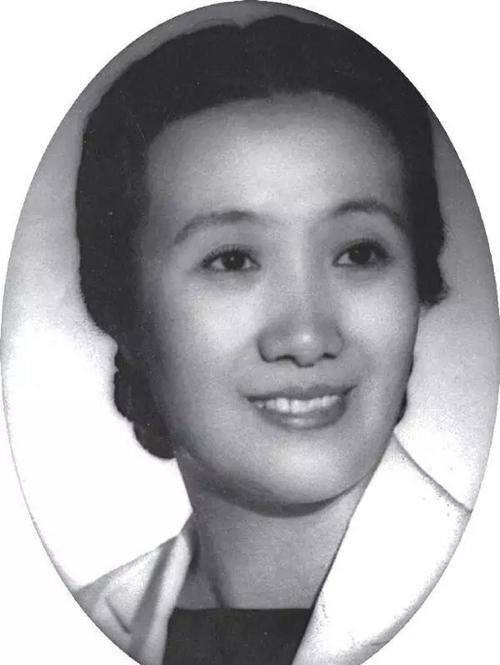 1929年,女老板资助一落魄青年,20年后他成了司令员