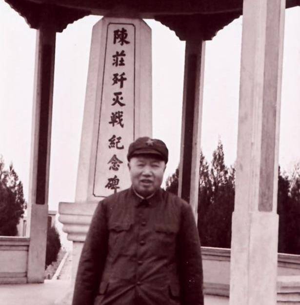 任上退了下来,他突然想到了曾经的老战友,决心为他平反,萧锋将军亲自