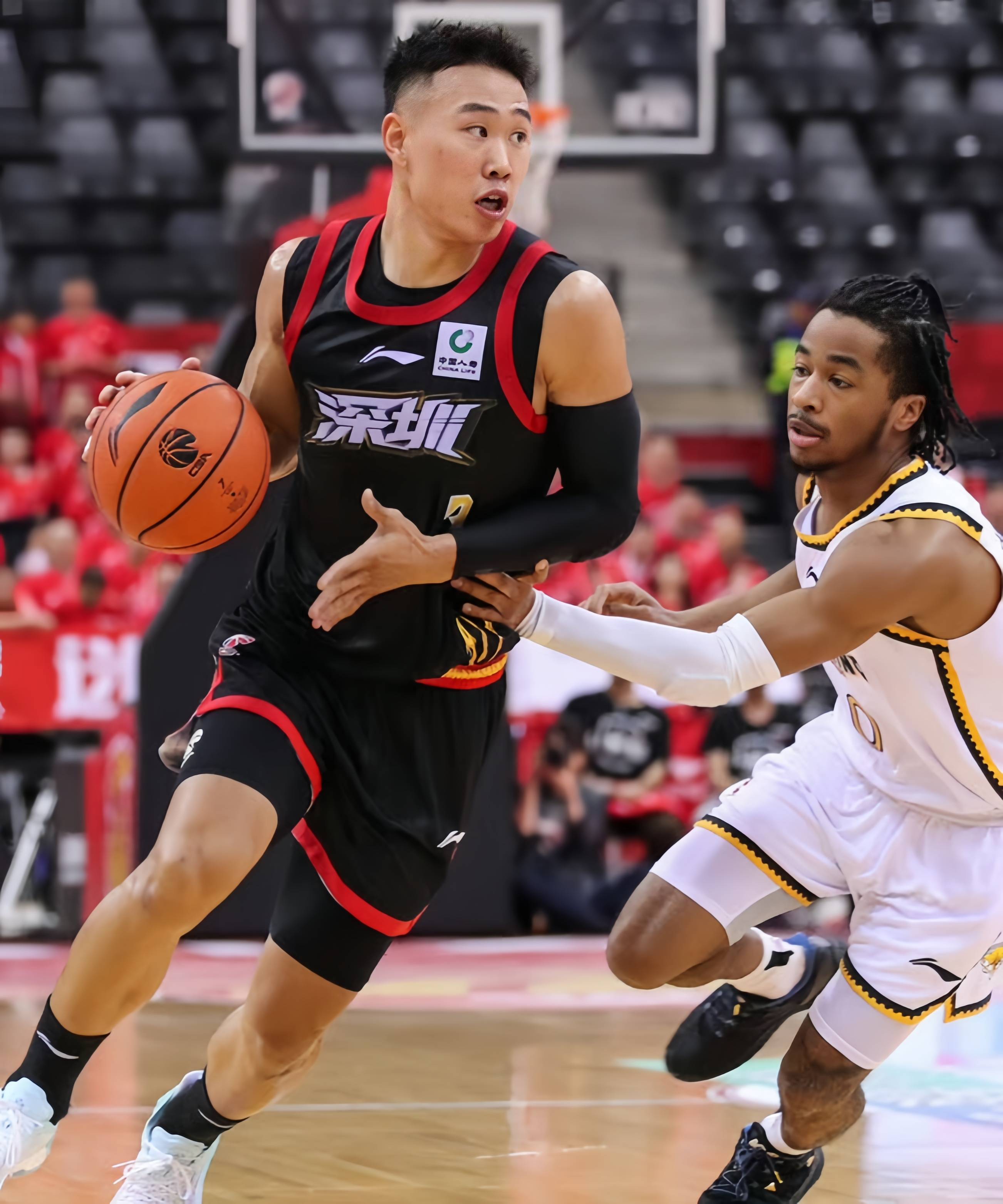 留下的老本,方硕33岁,翟晓川31岁,朱彦西33岁,田宇翔31岁,连外援布克