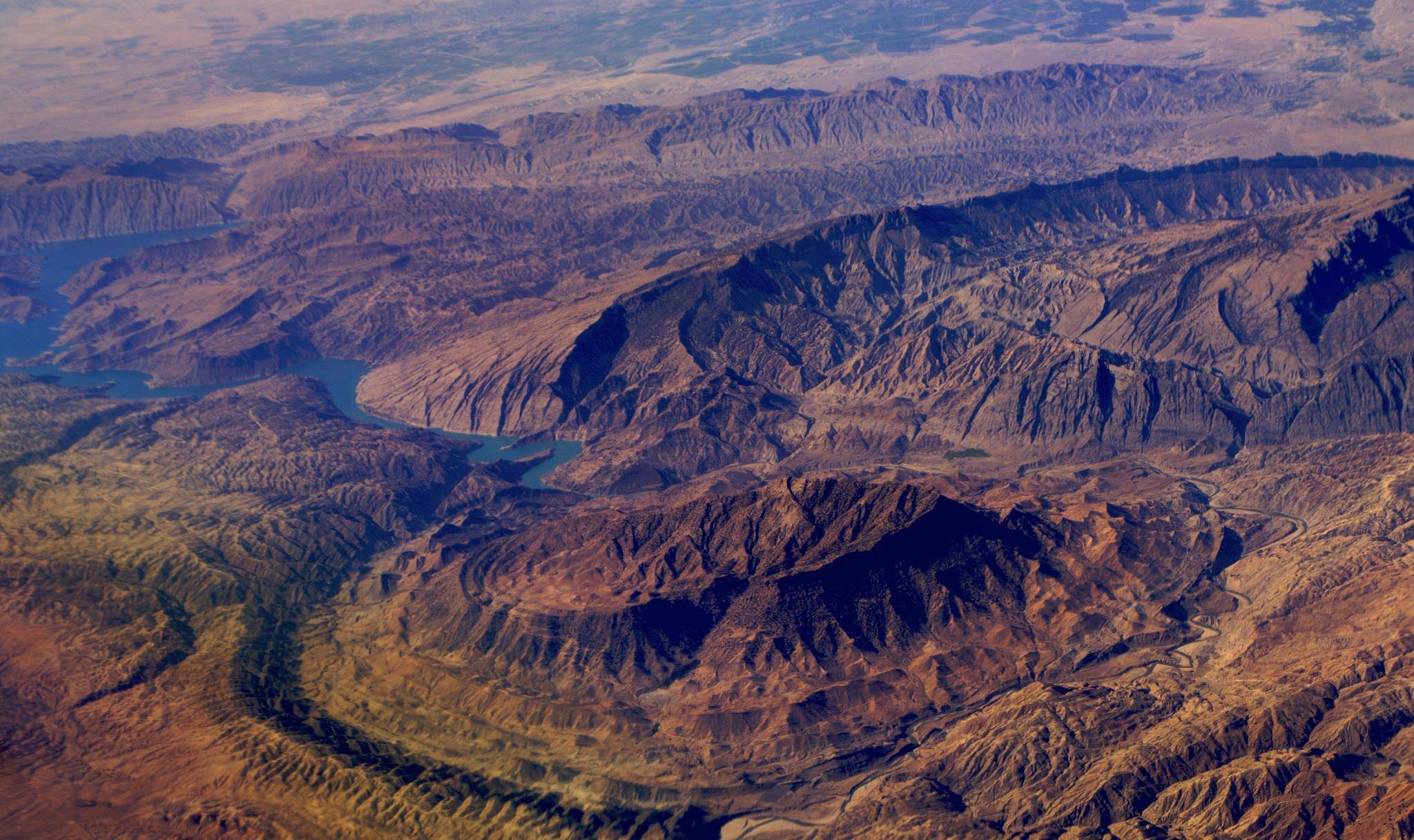 受外来势力影响深刻的阿富汗为什么没有突厥化或者波斯化?
