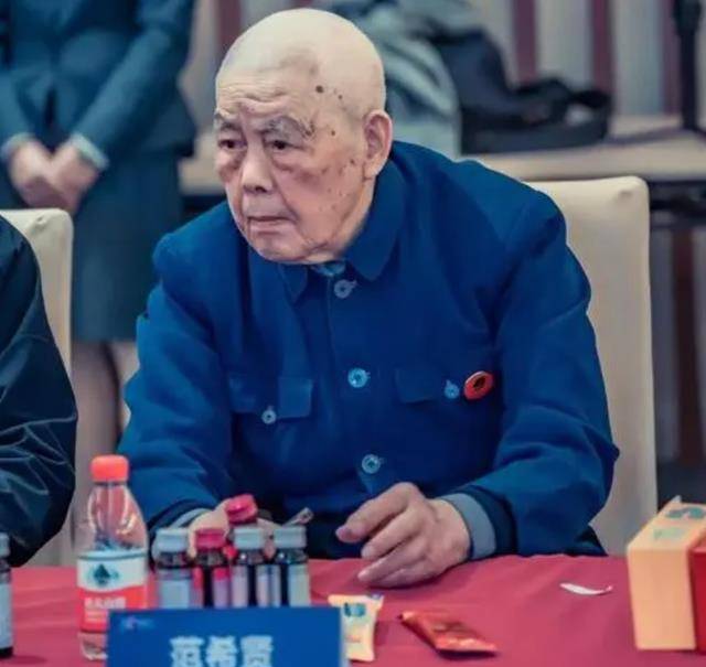 他曾任叶帅的警卫员,后官至广东副省长,成就不凡,如今106岁了