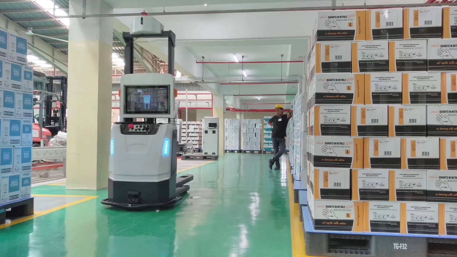 agv小车在智慧工厂中如何精准定位