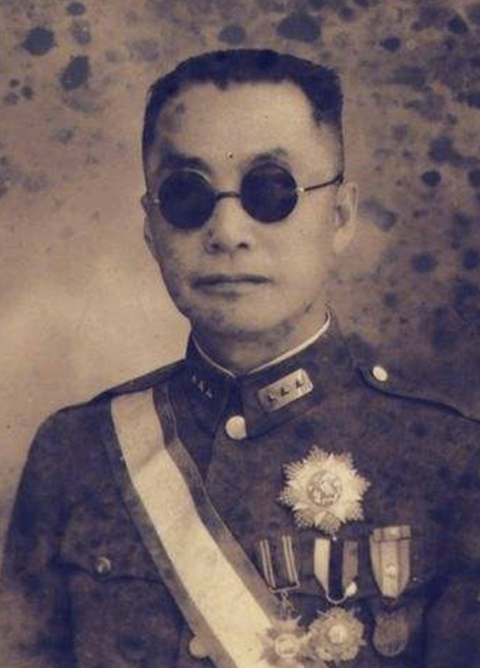 经请示上级,最后决定,把王陵基和徐远举调到了北京的战犯管理所,此